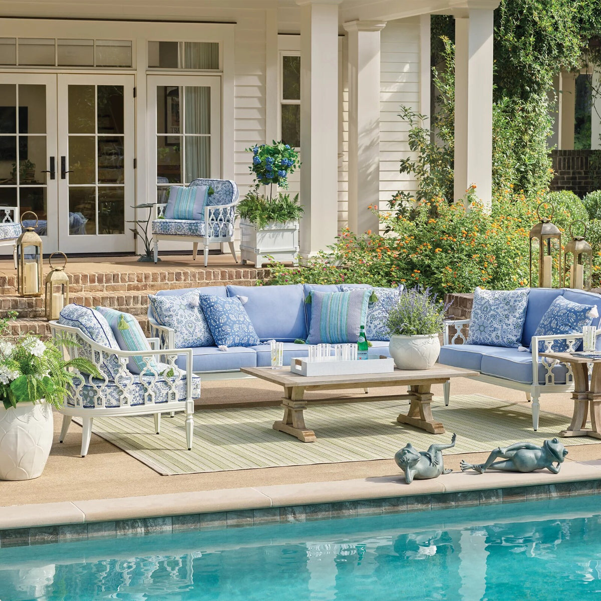 Avery Loveseat with Cushions in White Aluminum