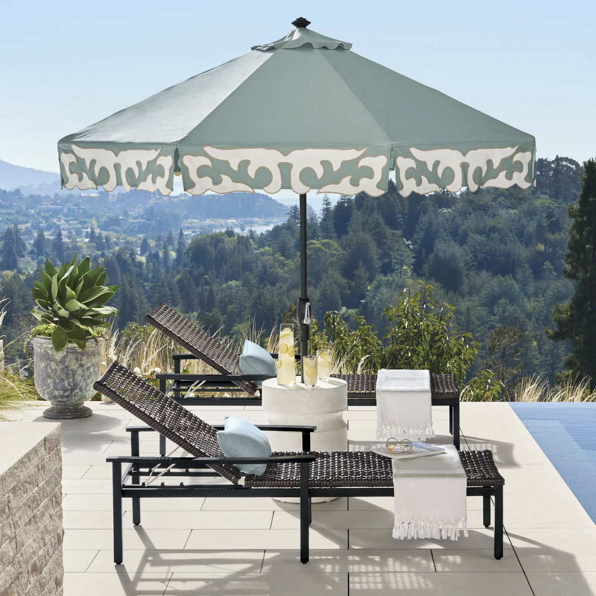 Isola Chaise Lounge in Black Aluminum & Black Walnut Wicker