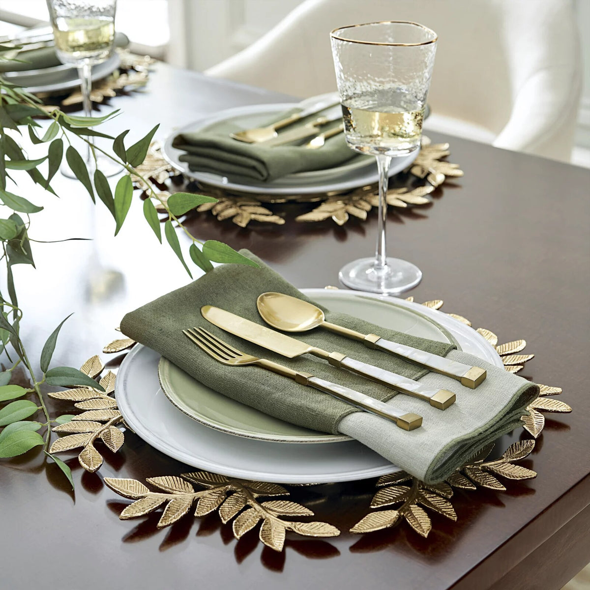 Friso Dinnerware Collection