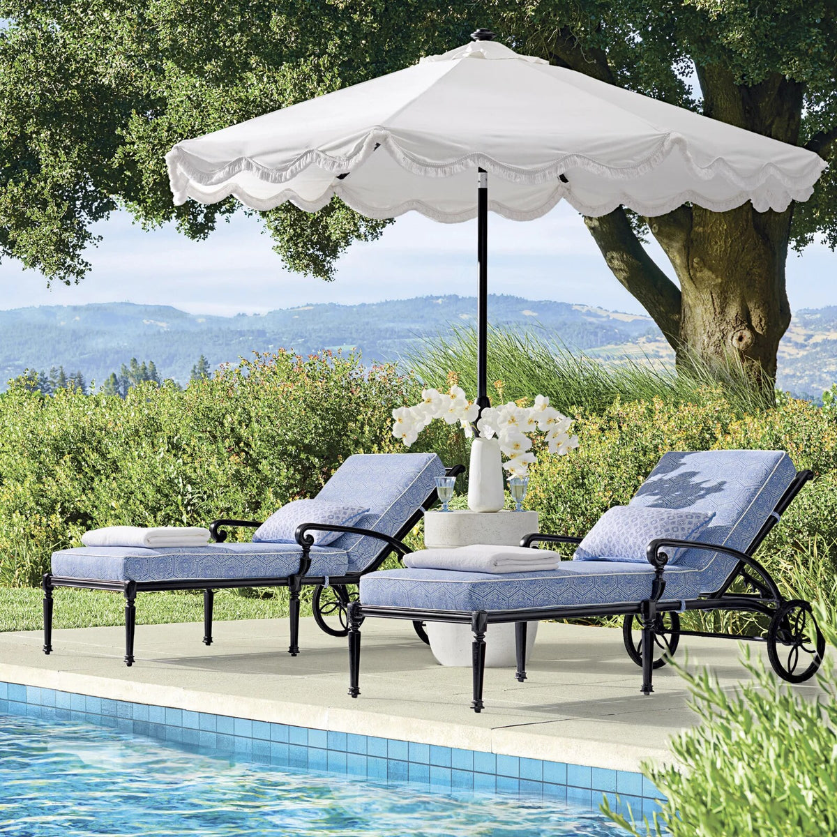 Carlisle Chaise Lounge with Cushions in Onyx Aluminum